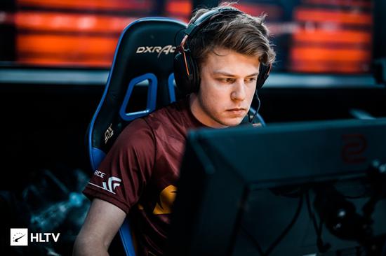 RNG公布夏季赛名单，新上单的名字亮了！