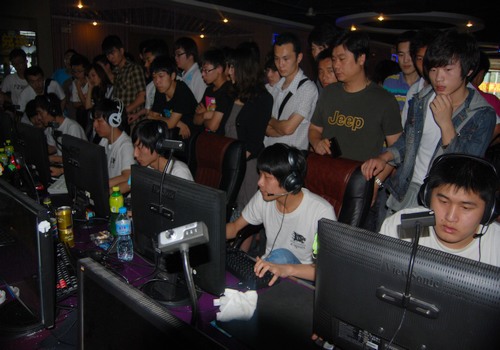 Astralis 通过击败 NAVI 晋级 BLAST Bounty Fall 2025 LAN